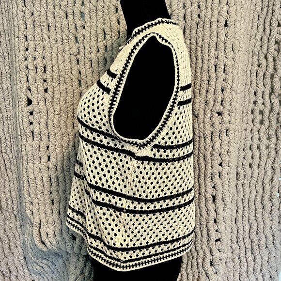 Solitaire Crochet Black & Cream Sleeveless Sweater – Size Large - Picture 6 of 11
